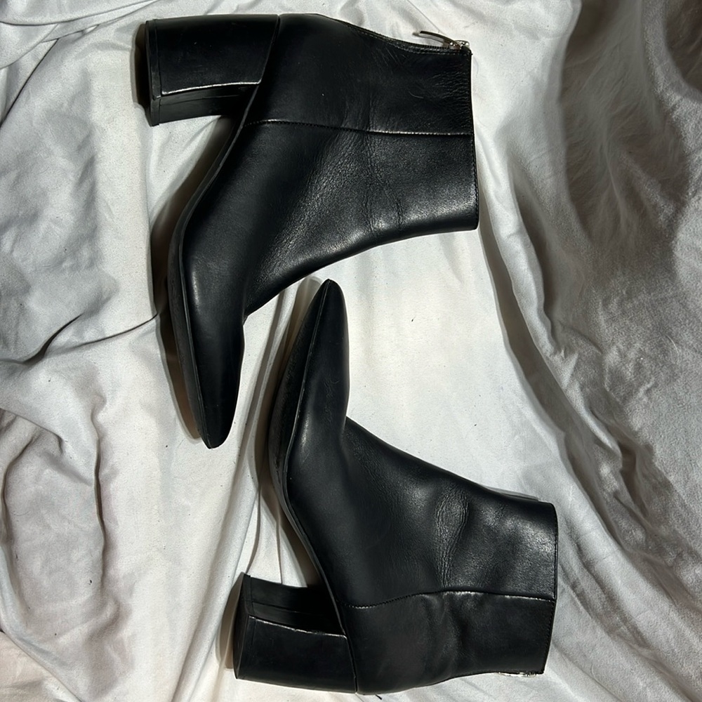 Steve Madden size 8.5, black leather